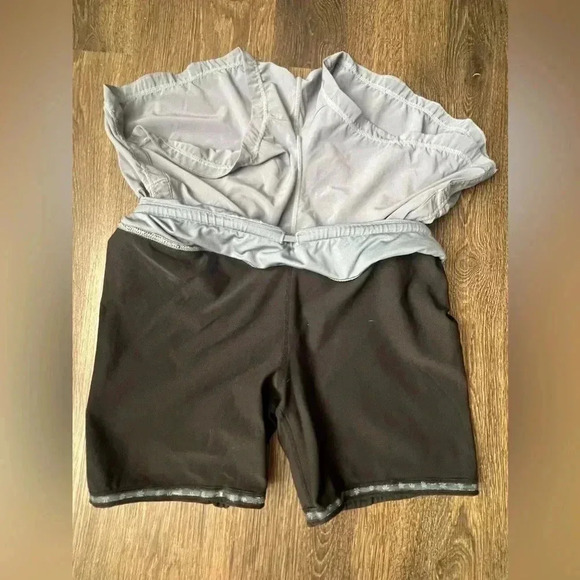 ATHLETA Women's Pulse Running Shorts 2 in 1 Layered blue/ Black Sz M - Picture 9 of 14